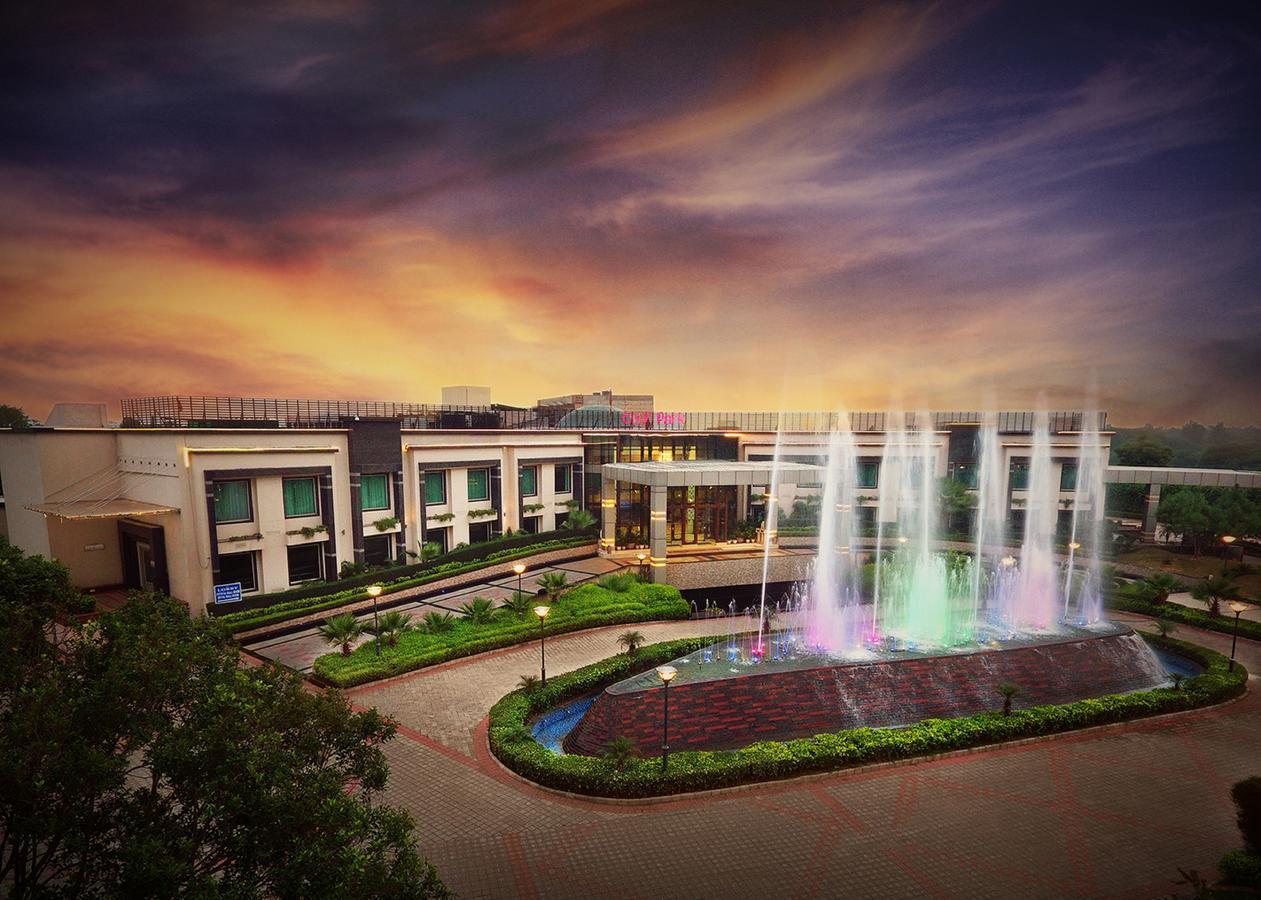 City Park Resort Bahādurgarh Exterior foto